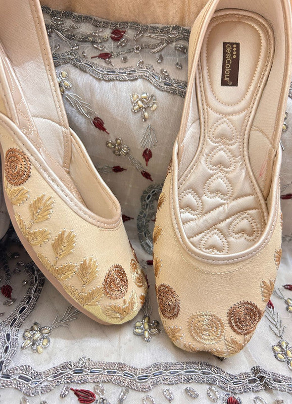 Handcrafted juttis, heels, bellies, flats, and mules for weddings, festivals, and daily wear – DESI COLOUR