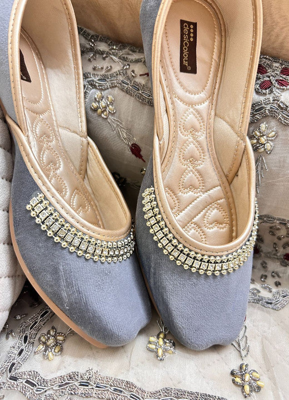 Handcrafted juttis, heels, bellies, flats, and mules for weddings, festivals, and daily wear – DESI COLOUR
