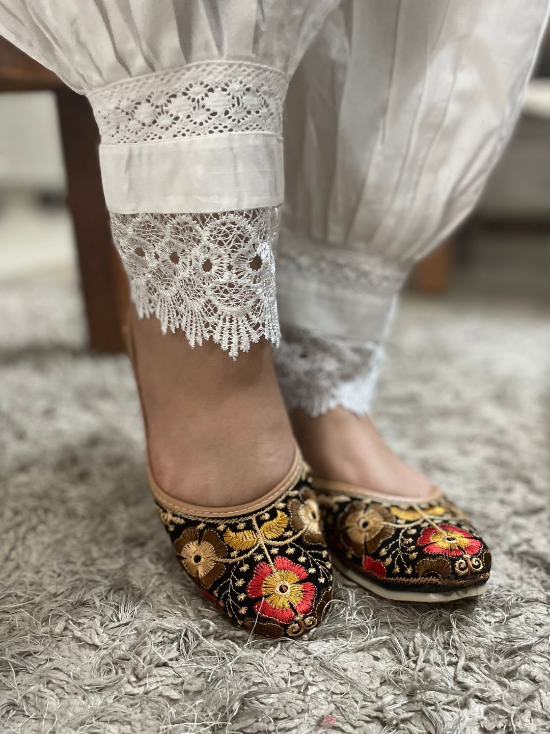 DESI COLOUR Women Black Beige Ethnic Mojaris Flats