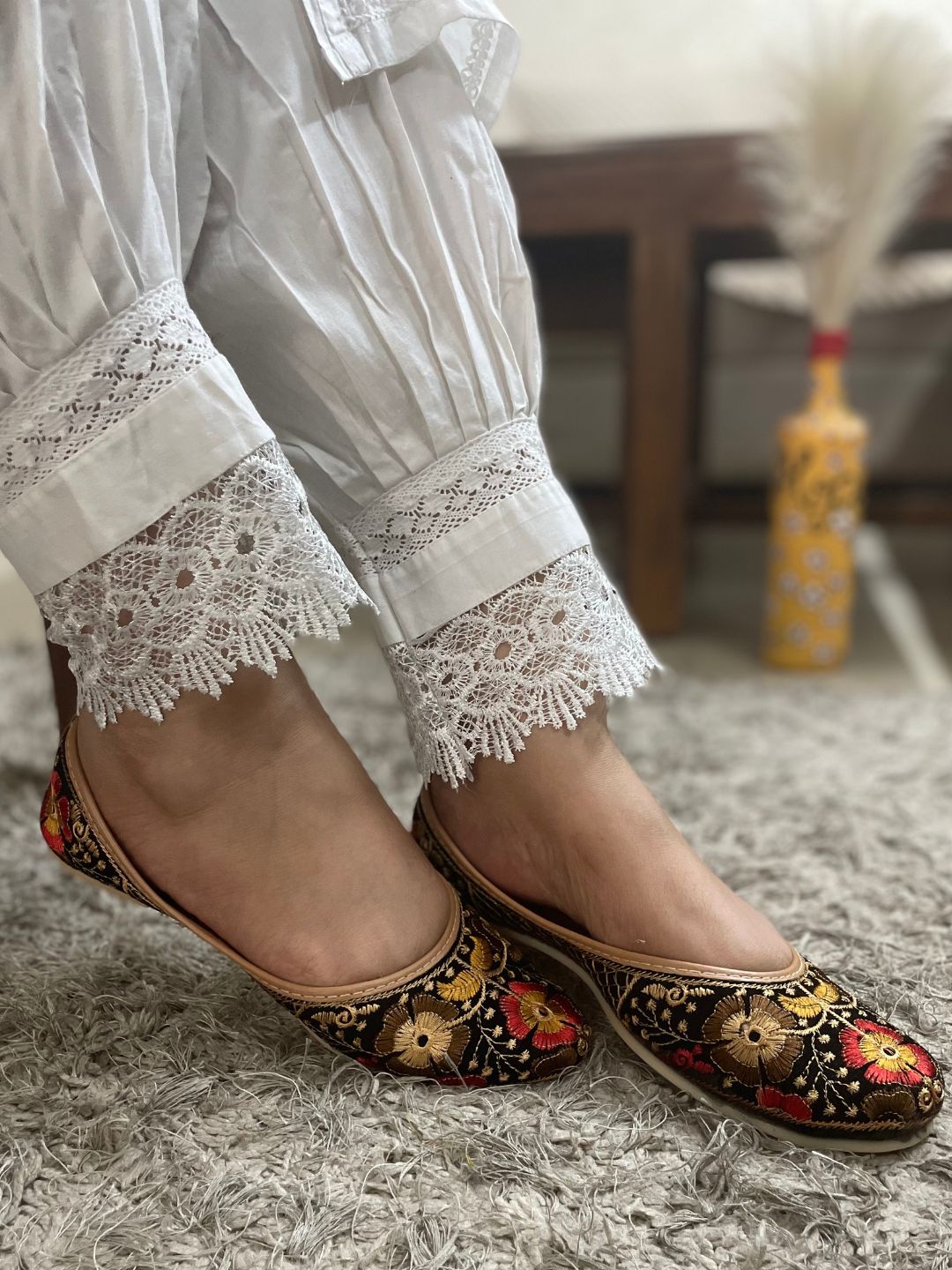 DESI COLOUR Women Black Beige Ethnic Mojaris Flats