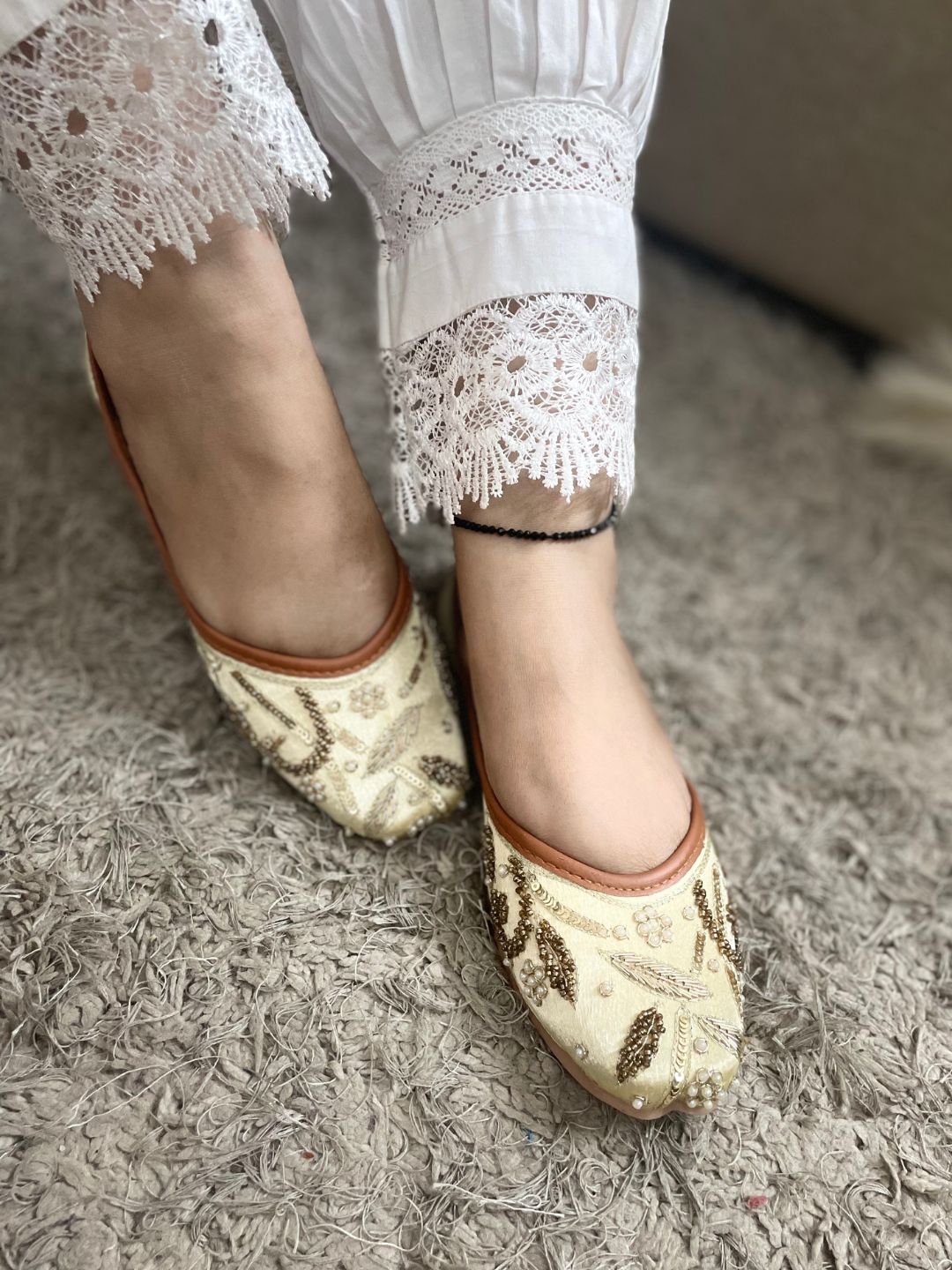 DESI COLOUR Women Gold-Toned White Dabka Mojaris