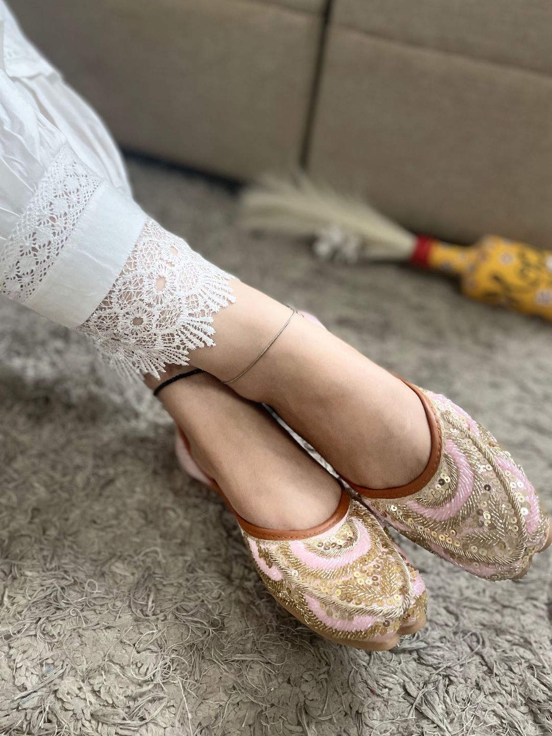 DESI COLOUR Women Pink Ethnic Punjabi Jutti