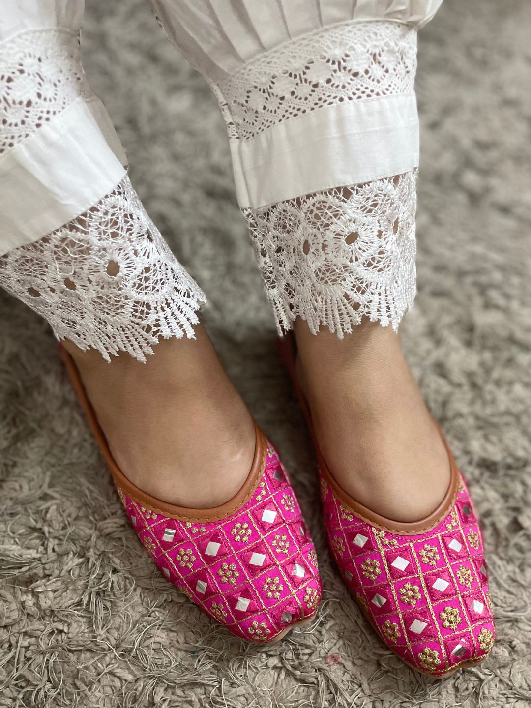 DESI COLOUR Women Pink Ethnic Punjabi Jutti