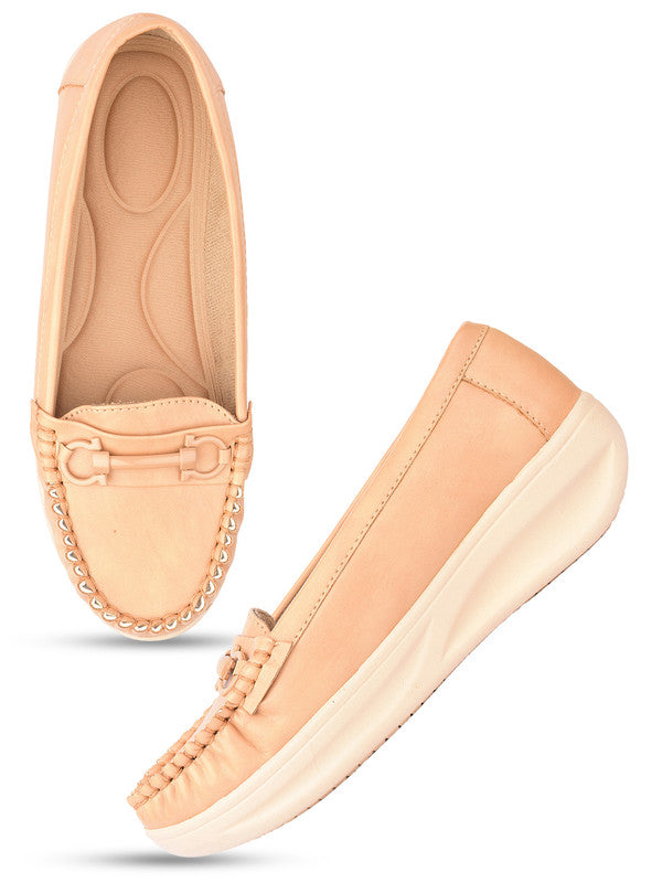 Handcrafted juttis, heels, bellies, flats, and mules for weddings, festivals, and daily wear – DESI COLOUR