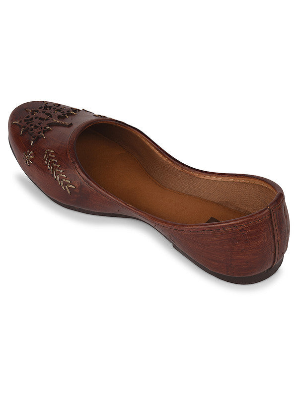 Handcrafted juttis, heels, bellies, flats, and mules for weddings, festivals, and daily wear – DESI COLOUR