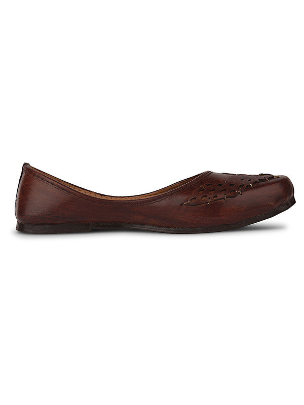 Handcrafted juttis, heels, bellies, flats, and mules for weddings, festivals, and daily wear – DESI COLOUR