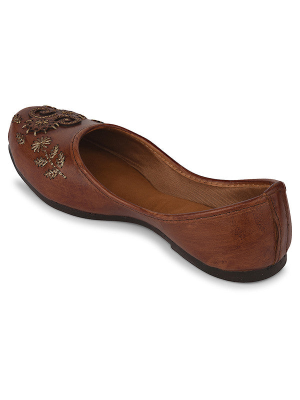 Handcrafted juttis, heels, bellies, flats, and mules for weddings, festivals, and daily wear – DESI COLOUR