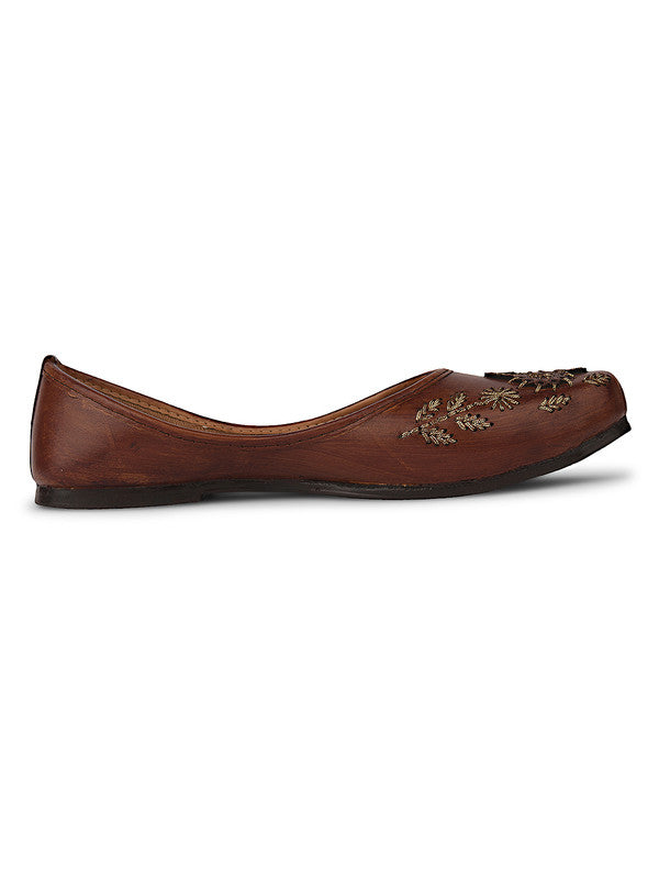 Handcrafted juttis, heels, bellies, flats, and mules for weddings, festivals, and daily wear – DESI COLOUR