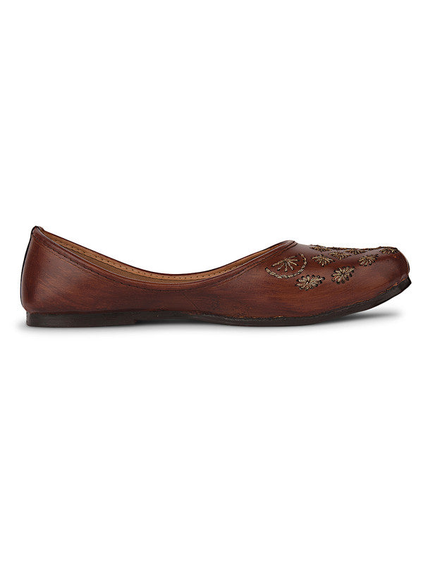 Handcrafted juttis, heels, bellies, flats, and mules for weddings, festivals, and daily wear – DESI COLOUR