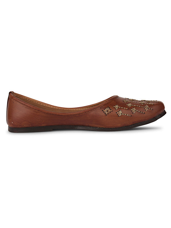 Handcrafted juttis, heels, bellies, flats, and mules for weddings, festivals, and daily wear – DESI COLOUR