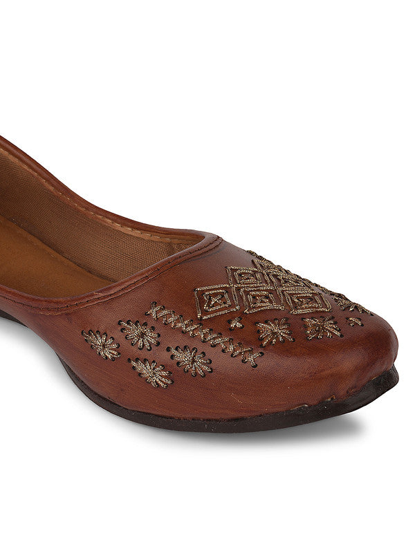 Handcrafted juttis, heels, bellies, flats, and mules for weddings, festivals, and daily wear – DESI COLOUR