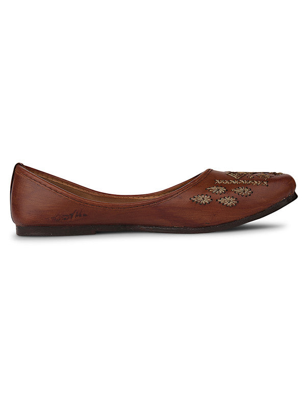 Handcrafted juttis, heels, bellies, flats, and mules for weddings, festivals, and daily wear – DESI COLOUR