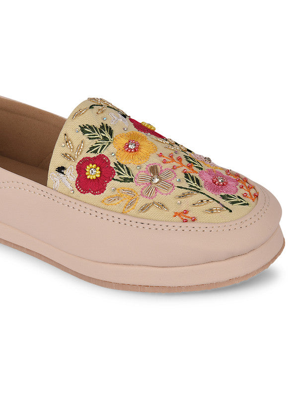 Handcrafted juttis, heels, bellies, flats, and mules for weddings, festivals, and daily wear – DESI COLOUR