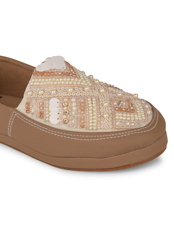 Handcrafted juttis, heels, bellies, flats, and mules for weddings, festivals, and daily wear – DESI COLOUR