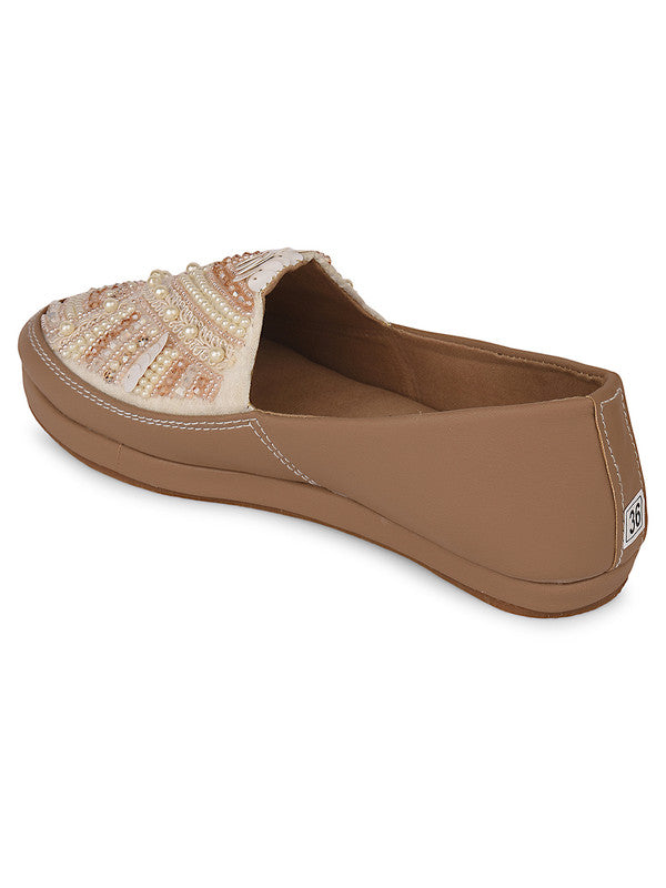 Handcrafted juttis, heels, bellies, flats, and mules for weddings, festivals, and daily wear – DESI COLOUR