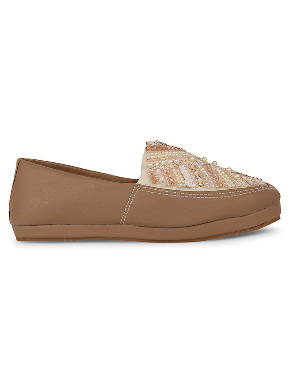 Handcrafted juttis, heels, bellies, flats, and mules for weddings, festivals, and daily wear – DESI COLOUR