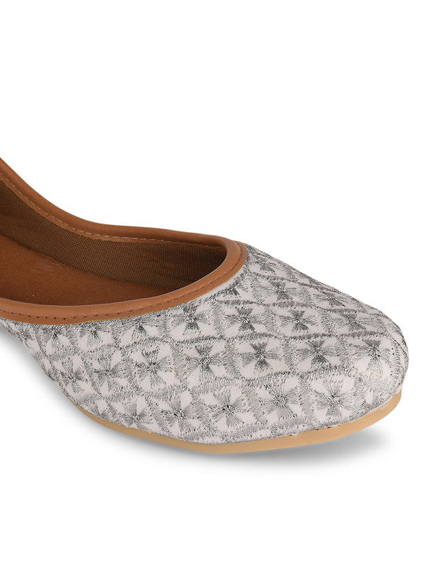 Handcrafted juttis, heels, bellies, flats, and mules for weddings, festivals, and daily wear – DESI COLOUR