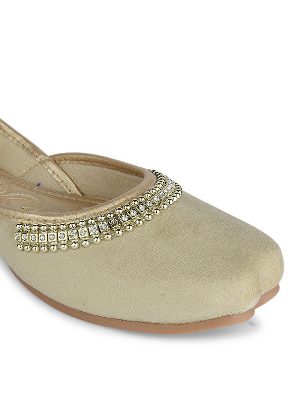 Handcrafted juttis, heels, bellies, flats, and mules for weddings, festivals, and daily wear – DESI COLOUR