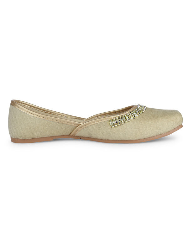 Handcrafted juttis, heels, bellies, flats, and mules for weddings, festivals, and daily wear – DESI COLOUR