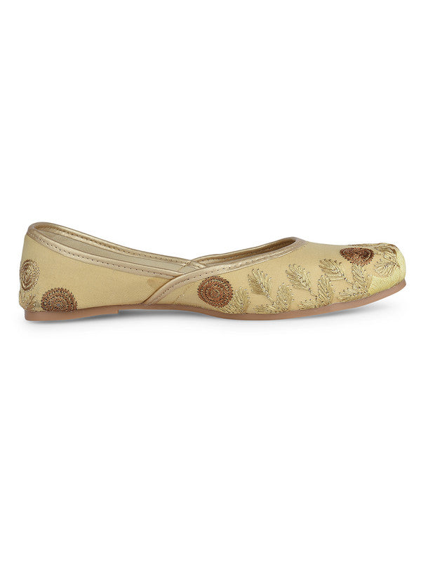 Handcrafted juttis, heels, bellies, flats, and mules for weddings, festivals, and daily wear – DESI COLOUR