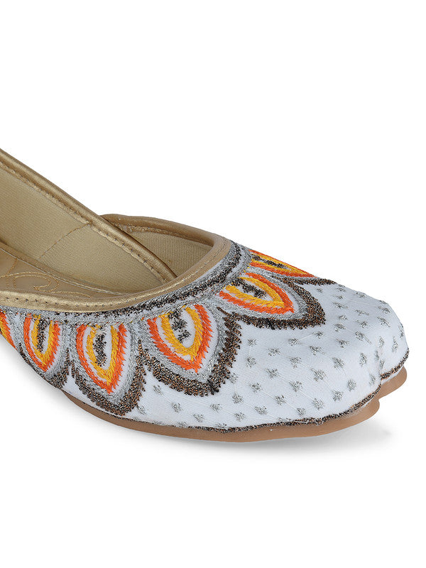 Handcrafted juttis, heels, bellies, flats, and mules for weddings, festivals, and daily wear – DESI COLOUR