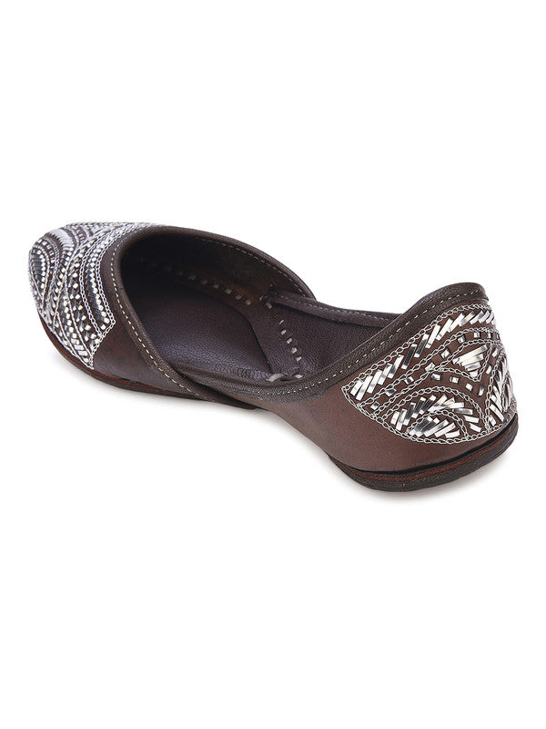 Handcrafted juttis, heels, bellies, flats, and mules for weddings, festivals, and daily wear – DESI COLOUR