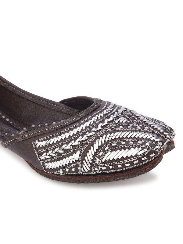 Handcrafted juttis, heels, bellies, flats, and mules for weddings, festivals, and daily wear – DESI COLOUR
