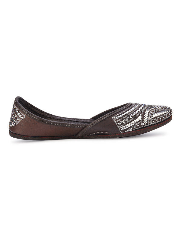Handcrafted juttis, heels, bellies, flats, and mules for weddings, festivals, and daily wear – DESI COLOUR