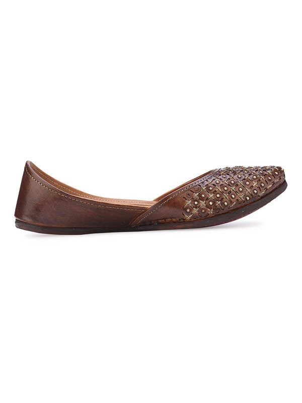 Handcrafted juttis, heels, bellies, flats, and mules for weddings, festivals, and daily wear – DESI COLOUR
