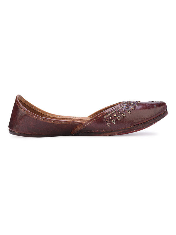 Handcrafted juttis, heels, bellies, flats, and mules for weddings, festivals, and daily wear – DESI COLOUR