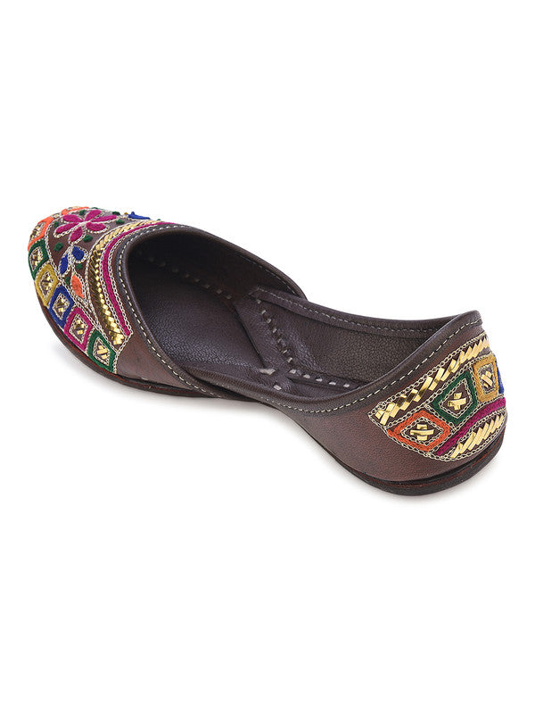 Handcrafted juttis, heels, bellies, flats, and mules for weddings, festivals, and daily wear – DESI COLOUR