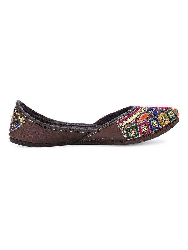 Handcrafted juttis, heels, bellies, flats, and mules for weddings, festivals, and daily wear – DESI COLOUR
