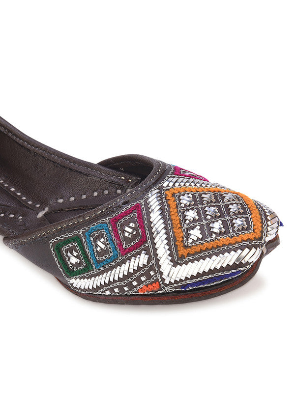 Handcrafted juttis, heels, bellies, flats, and mules for weddings, festivals, and daily wear – DESI COLOUR