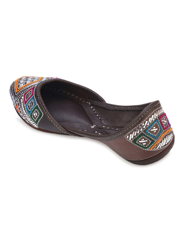 Handcrafted juttis, heels, bellies, flats, and mules for weddings, festivals, and daily wear – DESI COLOUR