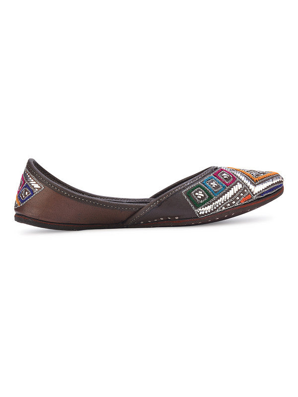 Handcrafted juttis, heels, bellies, flats, and mules for weddings, festivals, and daily wear – DESI COLOUR