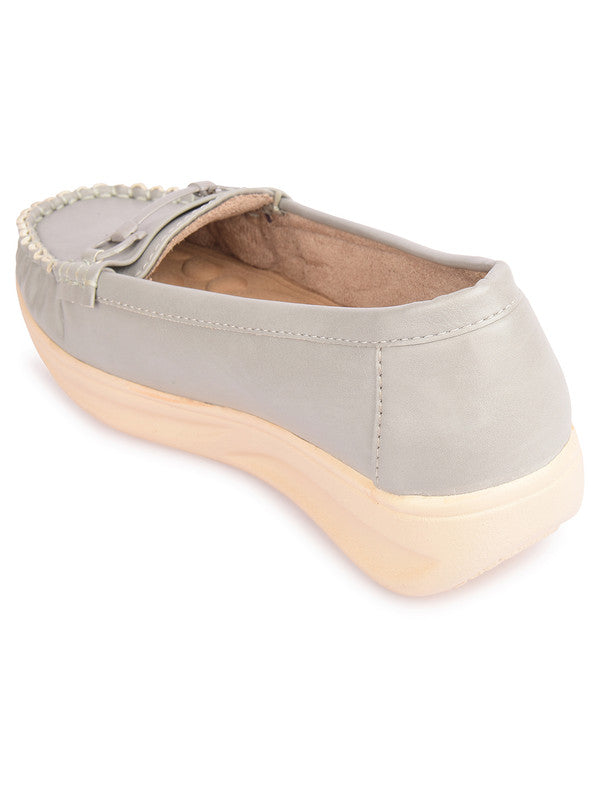 Handcrafted juttis, heels, bellies, flats, and mules for weddings, festivals, and daily wear – DESI COLOUR