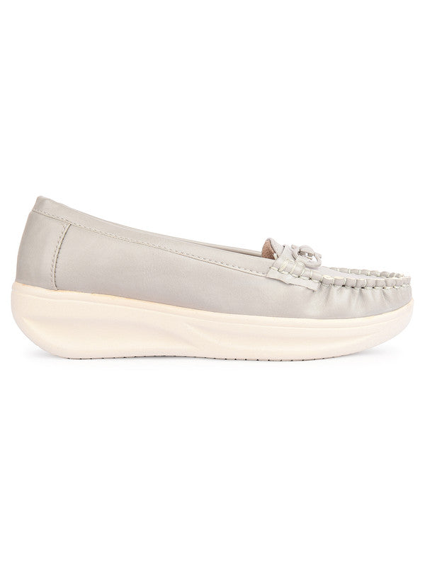 Handcrafted juttis, heels, bellies, flats, and mules for weddings, festivals, and daily wear – DESI COLOUR