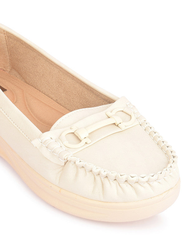 Handcrafted juttis, heels, bellies, flats, and mules for weddings, festivals, and daily wear – DESI COLOUR