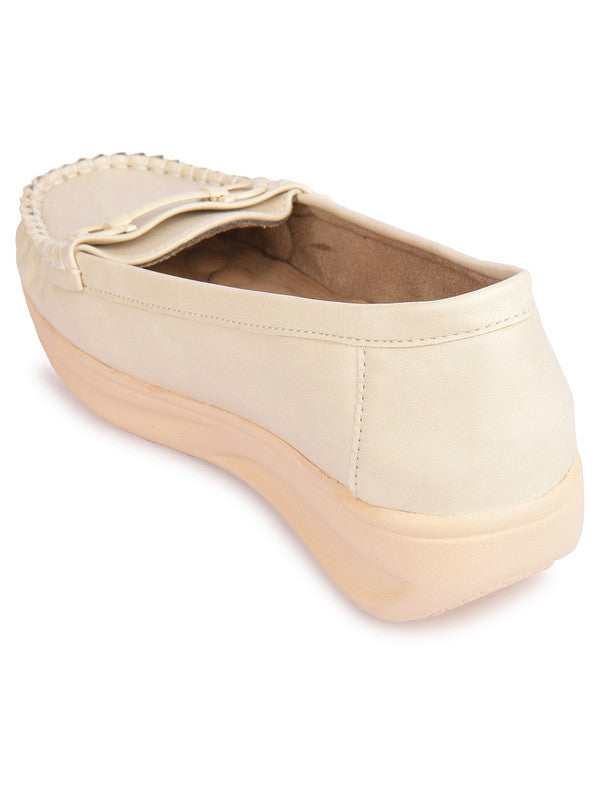 Handcrafted juttis, heels, bellies, flats, and mules for weddings, festivals, and daily wear – DESI COLOUR