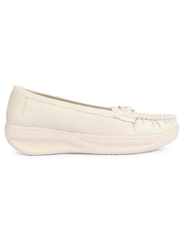 Handcrafted juttis, heels, bellies, flats, and mules for weddings, festivals, and daily wear – DESI COLOUR