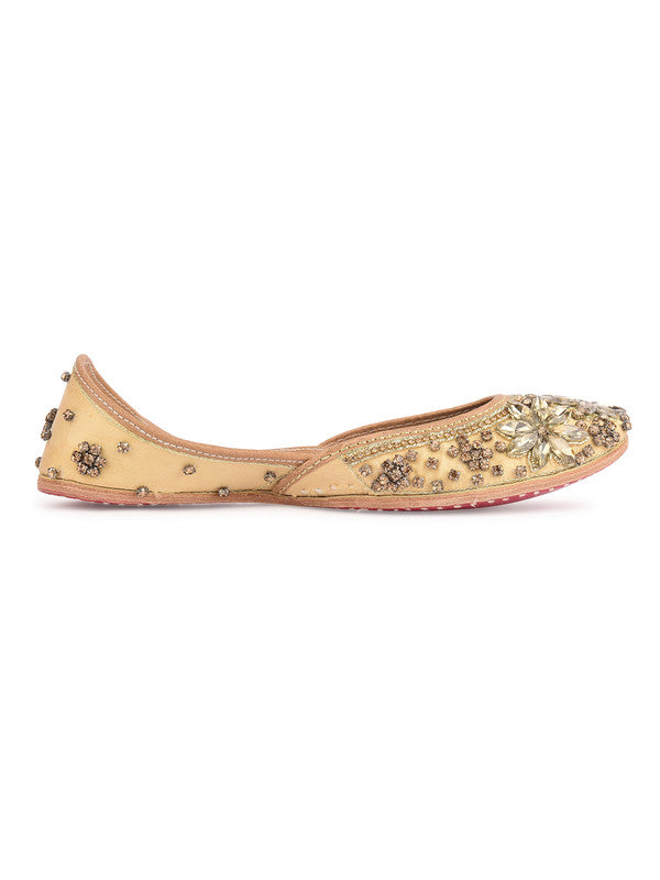 Handcrafted juttis, heels, bellies, flats, and mules for weddings, festivals, and daily wear – DESI COLOUR