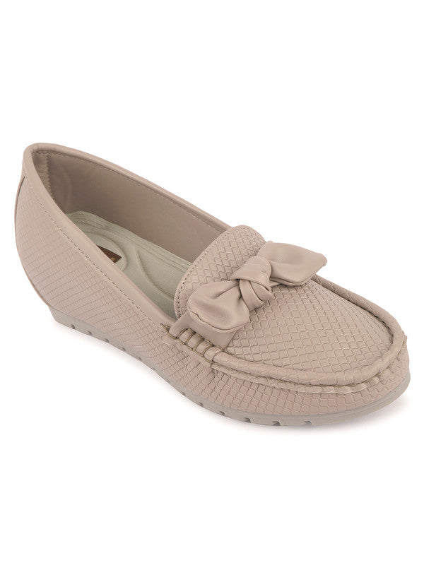 Handcrafted juttis, heels, bellies, flats, and mules for weddings, festivals, and daily wear – DESI COLOUR