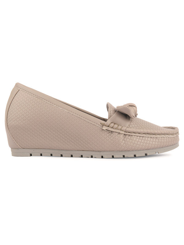 Handcrafted juttis, heels, bellies, flats, and mules for weddings, festivals, and daily wear – DESI COLOUR