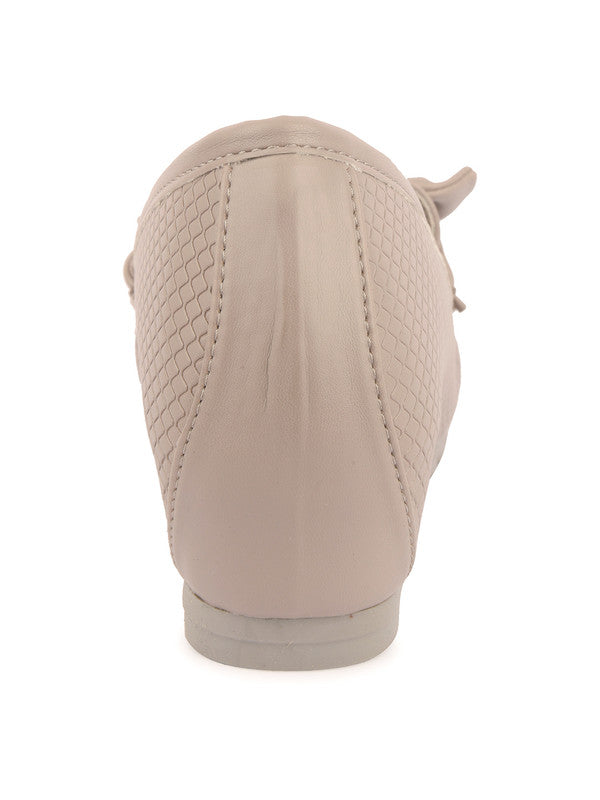 Handcrafted juttis, heels, bellies, flats, and mules for weddings, festivals, and daily wear – DESI COLOUR