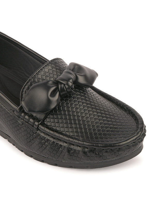 Handcrafted juttis, heels, bellies, flats, and mules for weddings, festivals, and daily wear – DESI COLOUR