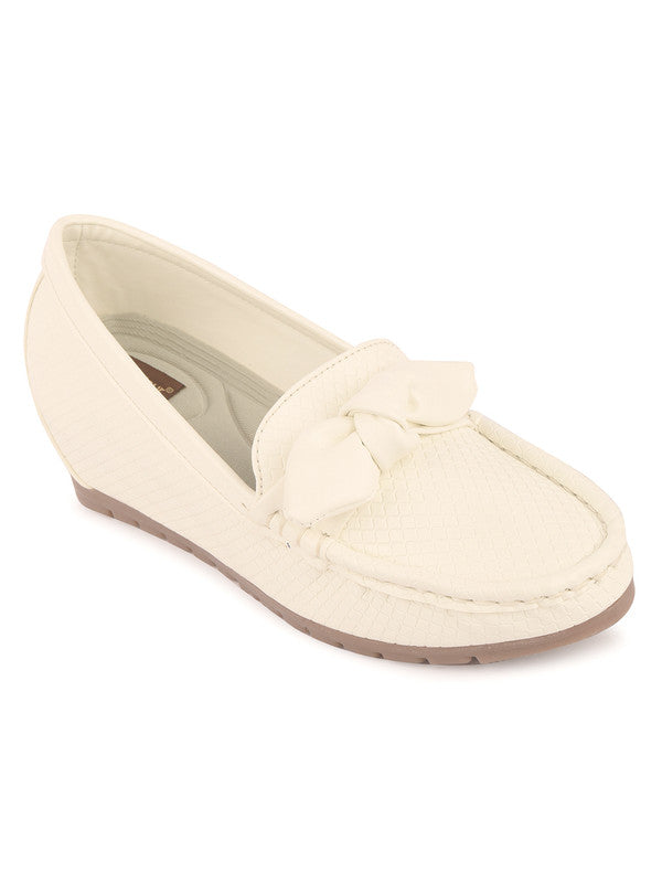 Handcrafted juttis, heels, bellies, flats, and mules for weddings, festivals, and daily wear – DESI COLOUR