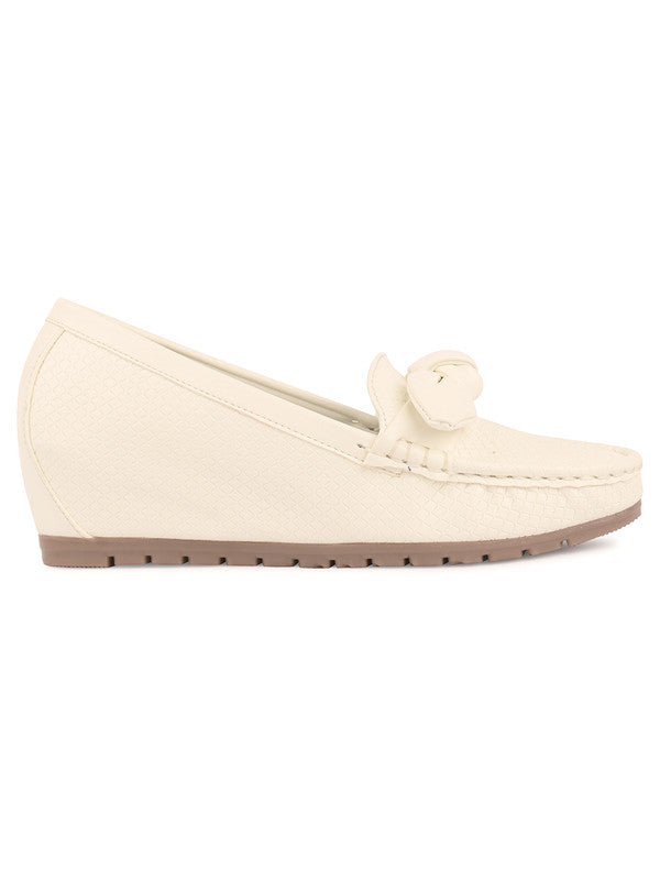 Handcrafted juttis, heels, bellies, flats, and mules for weddings, festivals, and daily wear – DESI COLOUR