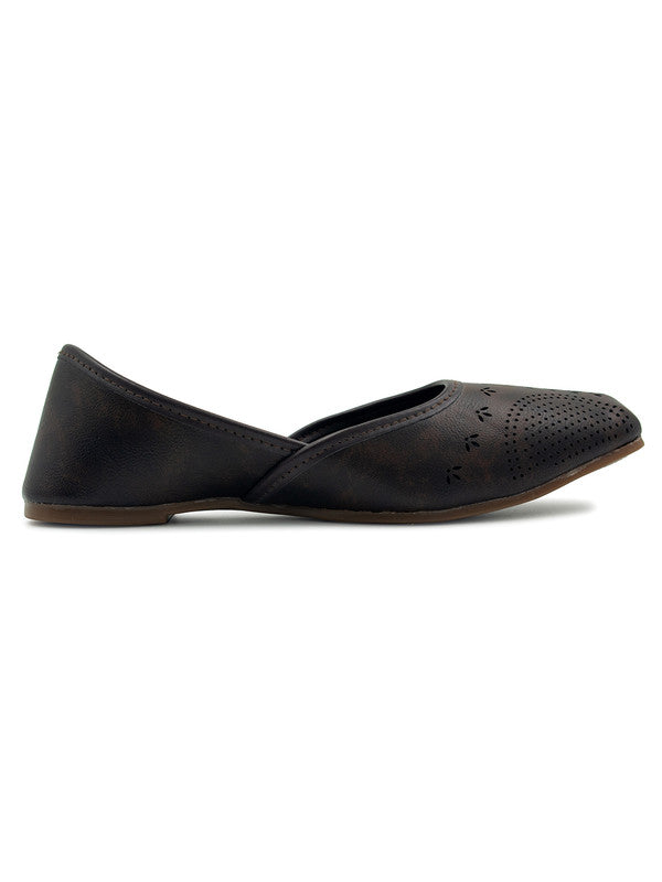 Handcrafted juttis, heels, bellies, flats, and mules for weddings, festivals, and daily wear – DESI COLOUR
