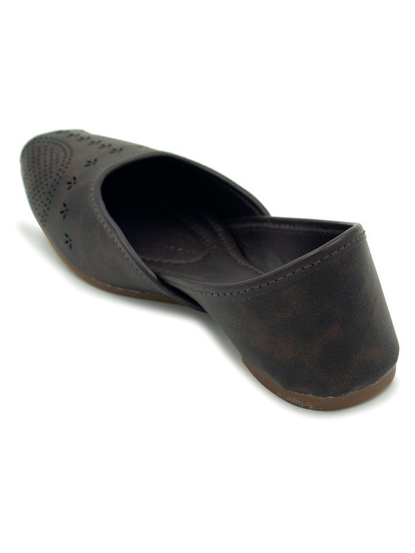 Handcrafted juttis, heels, bellies, flats, and mules for weddings, festivals, and daily wear – DESI COLOUR
