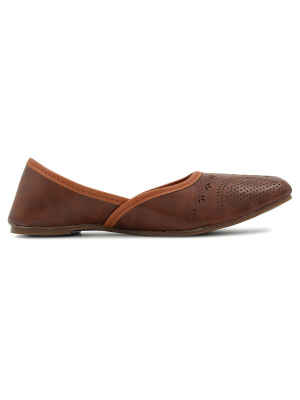 Handcrafted juttis, heels, bellies, flats, and mules for weddings, festivals, and daily wear – DESI COLOUR